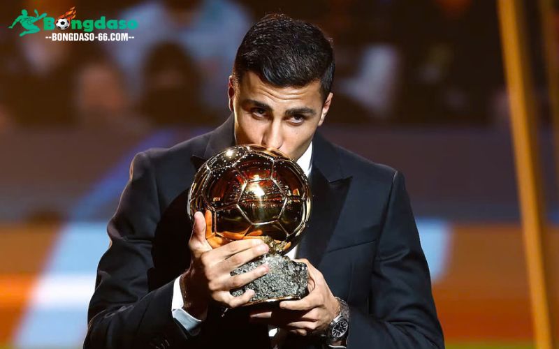 Rodri nhận danh hiệu Quả Bóng Vàng 2024